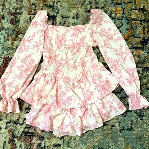 A very pretty dress. I’m 5’2 fits nicely. Really pretty also great for church